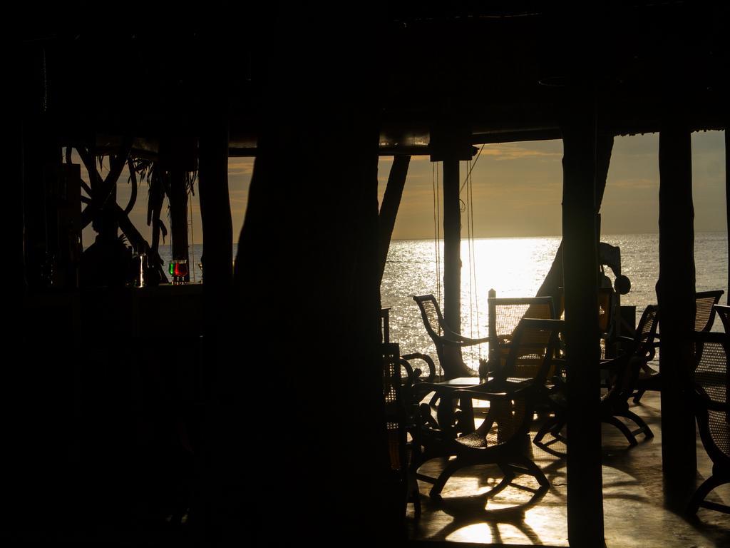 Thejan Beach Cabanas Bentota Bagian luar foto