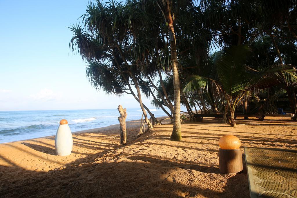 Thejan Beach Cabanas Bentota Bagian luar foto
