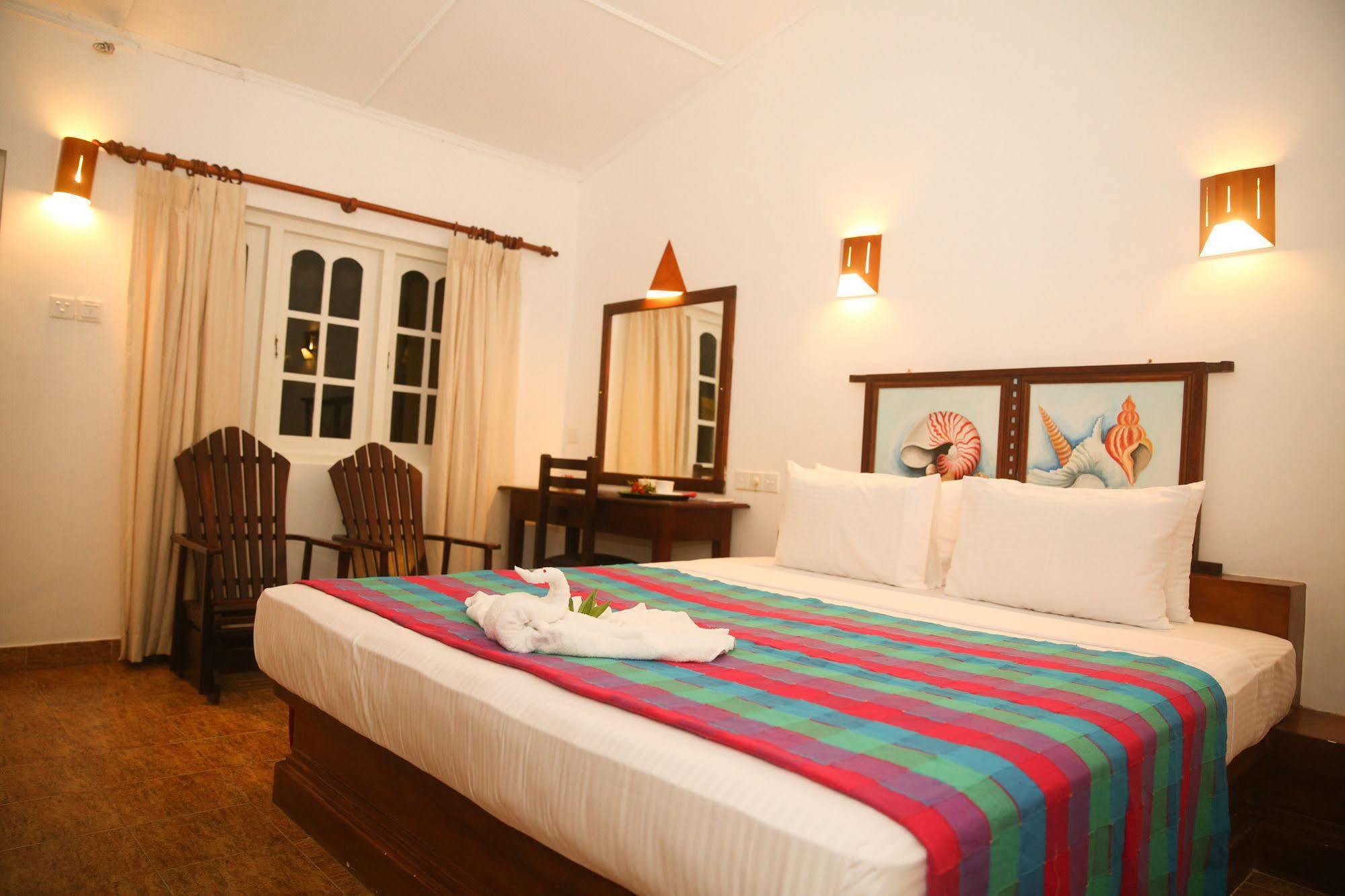 Thejan Beach Cabanas Bentota Bagian luar foto